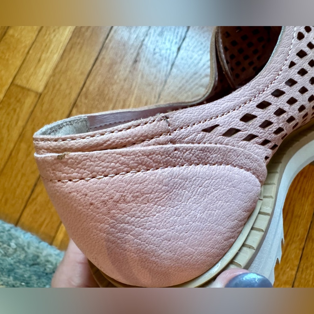 Vince Camuto Mritsa slip-on oxford with a perforated upper. Never worn. Size 6 - Picture 8 of 12